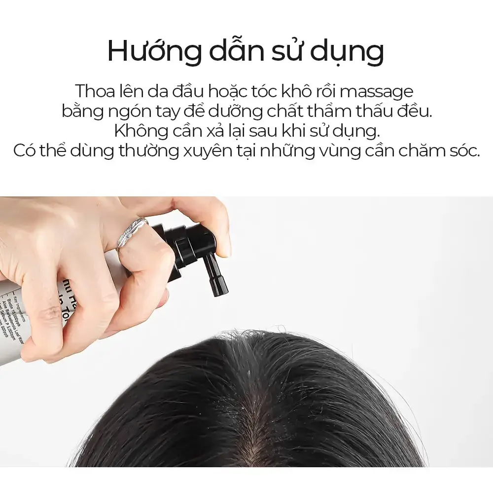 Tay xịt trực tiếp xịt dưỡng tóc Carenel High Intensity Anti Hair Loss Scalp Tonic lên da đầu ở đường rẽ ngôi để massage cho dưỡng chất thấm đều