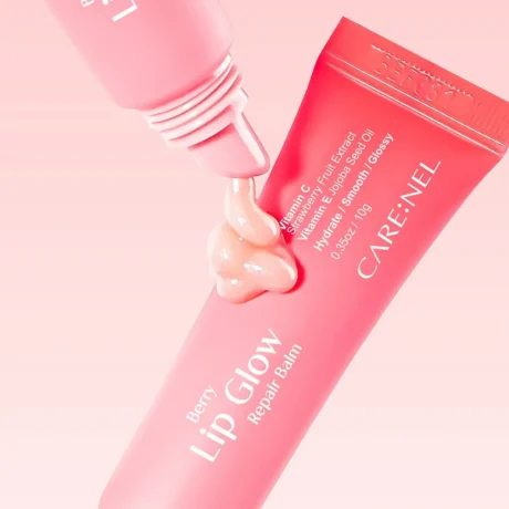 Chất son dưỡng Carenel Berry Lip Glow Repair Balm dạng gel bóng